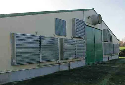 Batiment élevage de poulets de chair avec ventilation longitudinale Batiment élevage de poulets de chair avec ventilation longitudinale